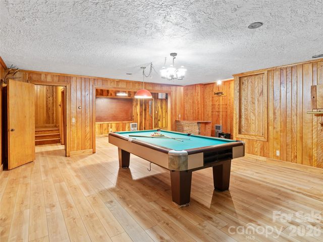 110 Crest View Road, Burnsville, NC 28714