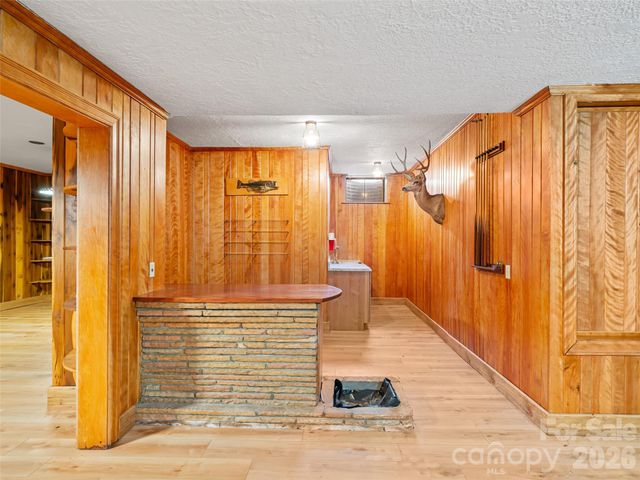 110 Crest View Road, Burnsville, NC 28714