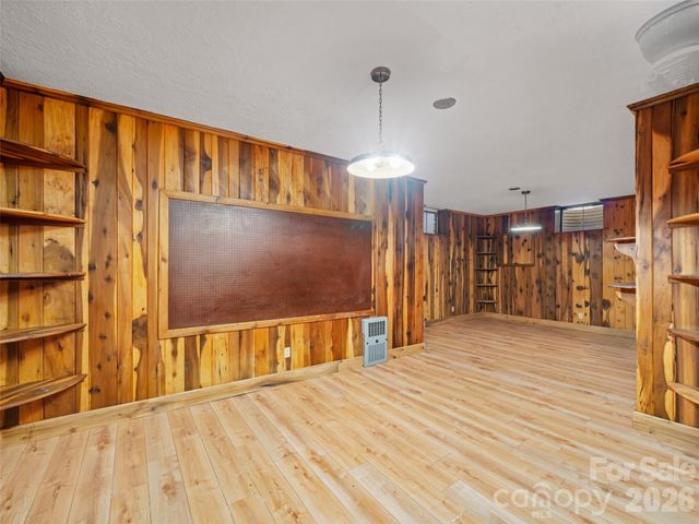 110 Crest View Road, Burnsville, NC 28714