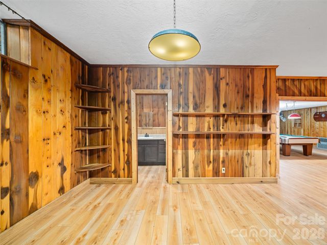 110 Crest View Road, Burnsville, NC 28714