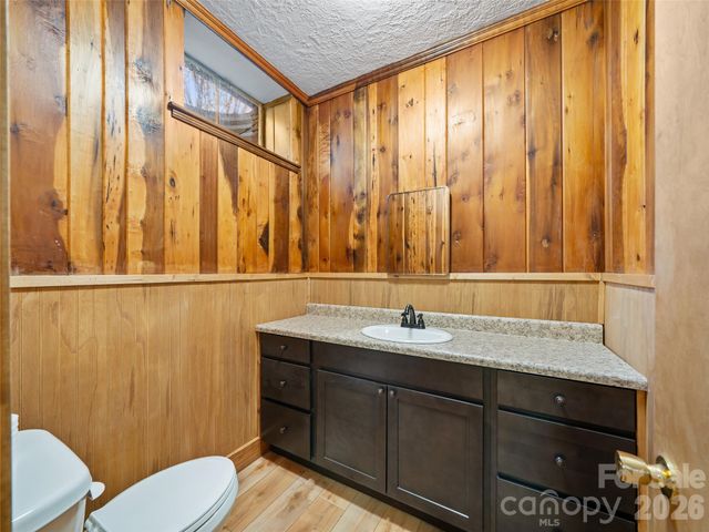 110 Crest View Road, Burnsville, NC 28714