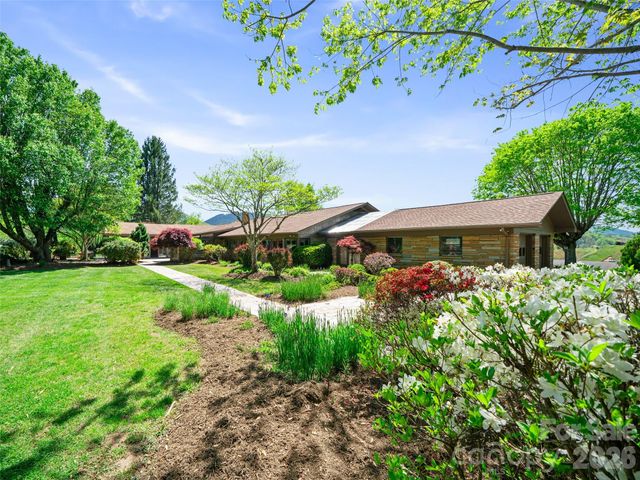 110 Crest View Road, Burnsville, NC 28714