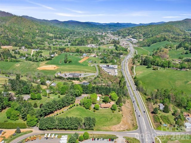 110 Crest View Road, Burnsville, NC 28714