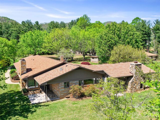 110 Crest View Road, Burnsville, NC 28714