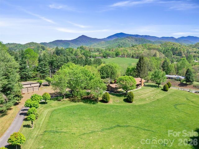 110 Crest View Road, Burnsville, NC 28714