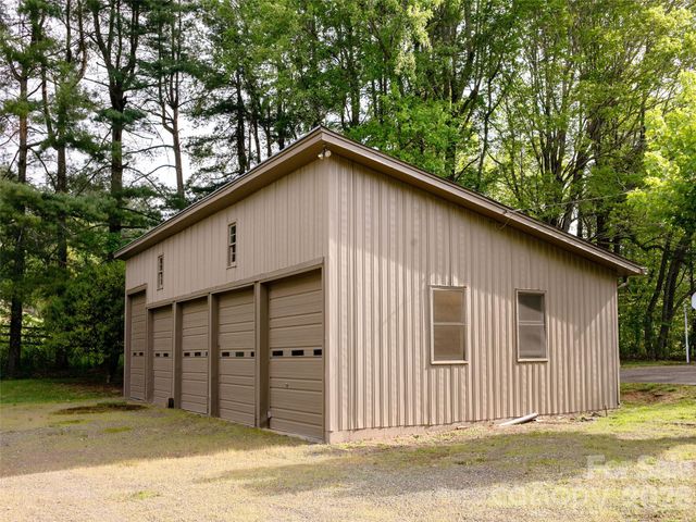 110 Crest View Road, Burnsville, NC 28714