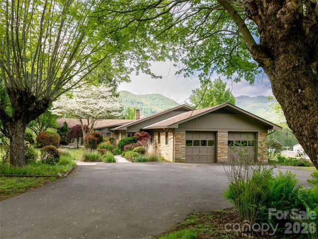 110 Crest View Road, Burnsville, NC 28714