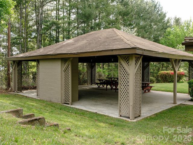 110 Crest View Road, Burnsville, NC 28714