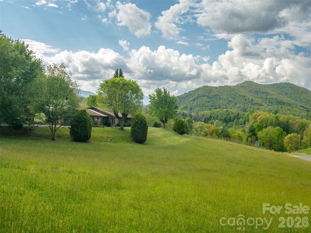 110 Crest View Road, Burnsville, NC 28714