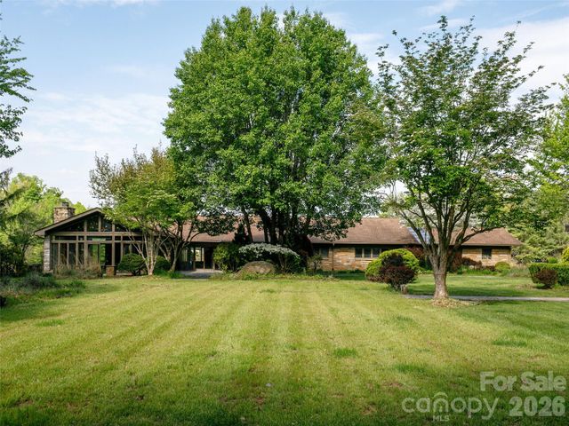 110 Crest View Road, Burnsville, NC 28714