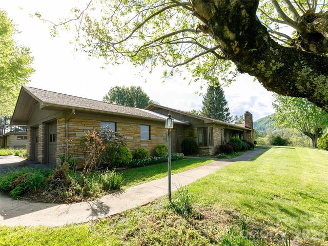 110 Crest View Road, Burnsville, NC 28714