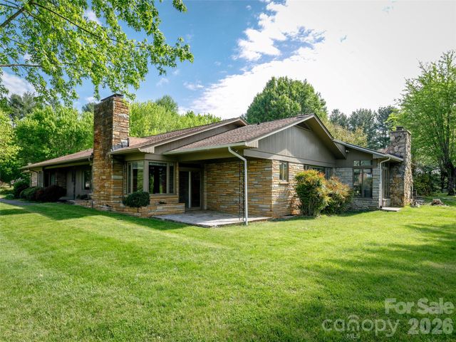 110 Crest View Road, Burnsville, NC 28714