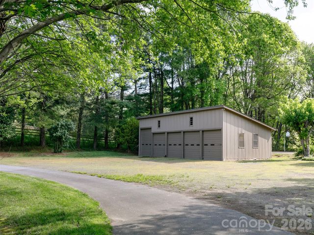 110 Crest View Road, Burnsville, NC 28714