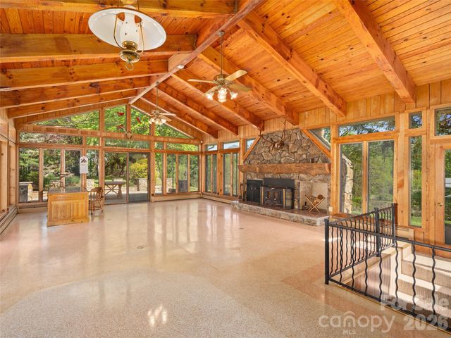 110 Crest View Road, Burnsville, NC 28714