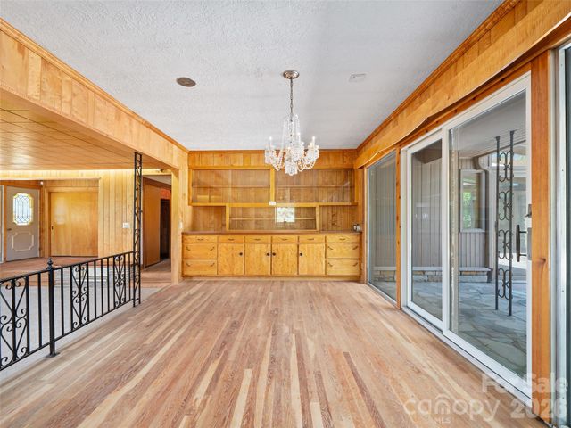 110 Crest View Road, Burnsville, NC 28714