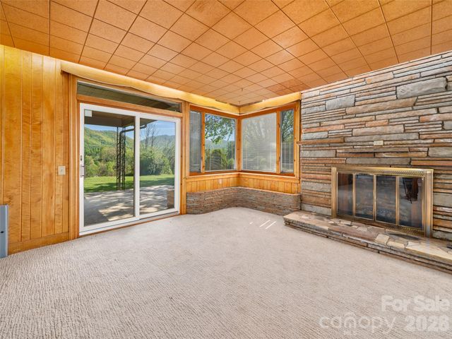 110 Crest View Road, Burnsville, NC 28714