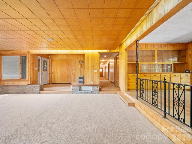 110 Crest View Road, Burnsville, NC 28714