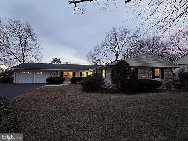 13107 PENNYPACKER LN, Fairfax, VA 22033