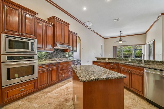 614 VINTAGE WAY, Brandon, FL 33511