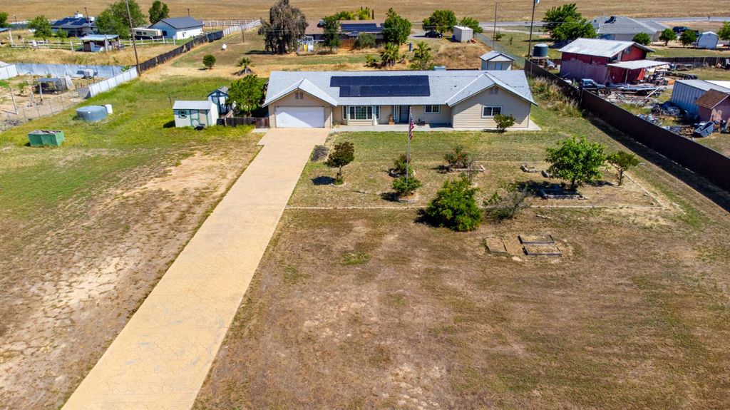 36805 Blanca Avenue, Madera, CA 93636