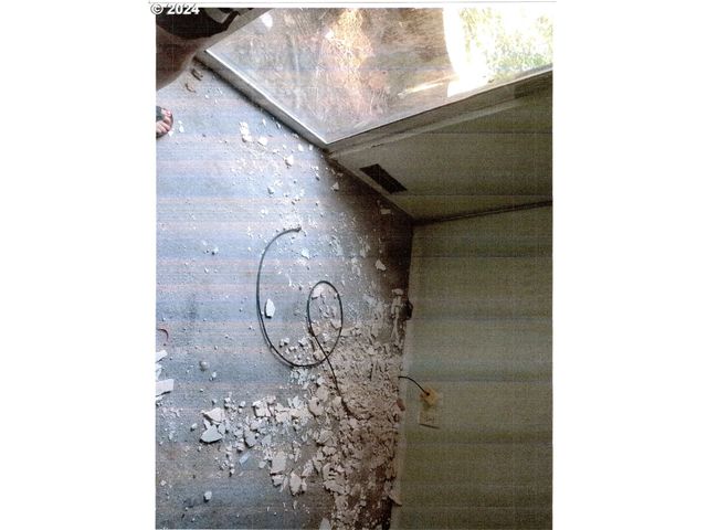 689 south end Rd, Oregon City, OR 97045
