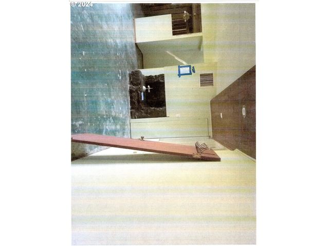 689 south end Rd, Oregon City, OR 97045