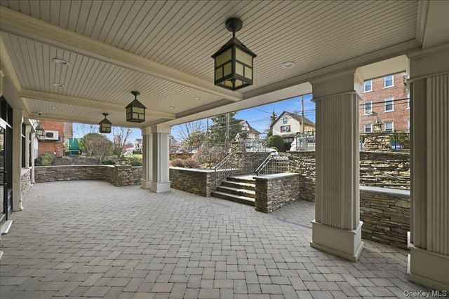 200 Atlantic Avenue Apartment 107, Lynbrook, NY 11563