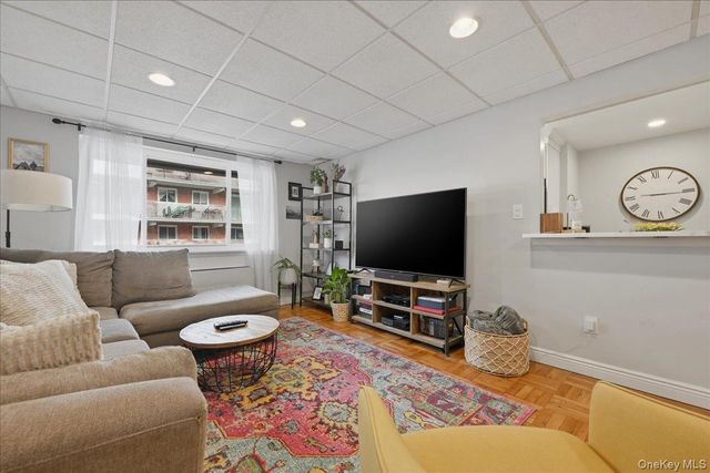 200 Atlantic Avenue Apartment 107, Lynbrook, NY 11563