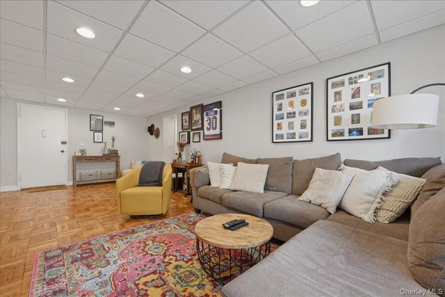 200 Atlantic Avenue Apartment 107, Lynbrook, NY 11563