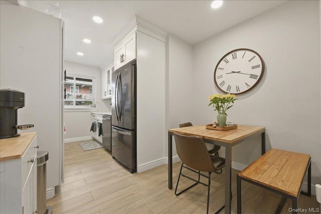 200 Atlantic Avenue Apartment 107, Lynbrook, NY 11563