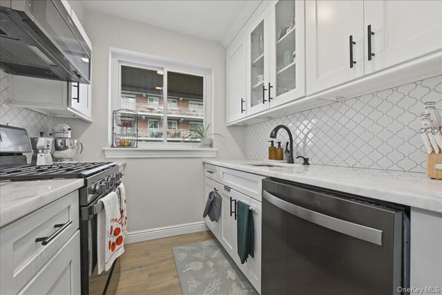 200 Atlantic Avenue Apartment 107, Lynbrook, NY 11563