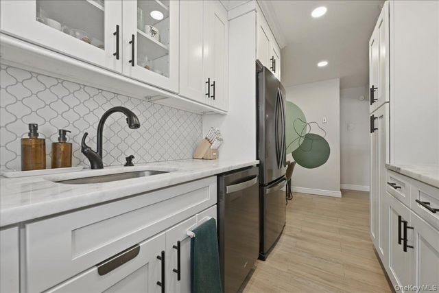 200 Atlantic Avenue Apartment 107, Lynbrook, NY 11563