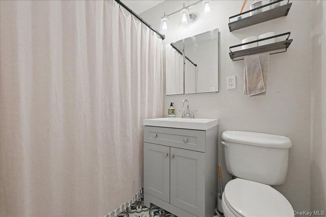 200 Atlantic Avenue Apartment 107, Lynbrook, NY 11563