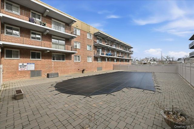 200 Atlantic Avenue Apartment 107, Lynbrook, NY 11563