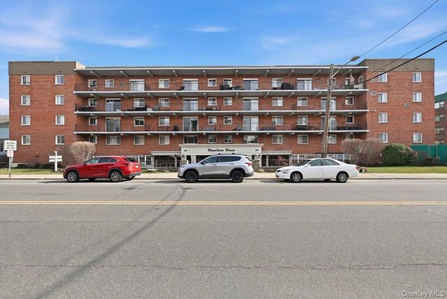 200 Atlantic Avenue Apartment 107, Lynbrook, NY 11563