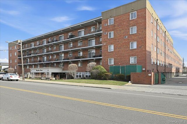200 Atlantic Avenue Apartment 107, Lynbrook, NY 11563