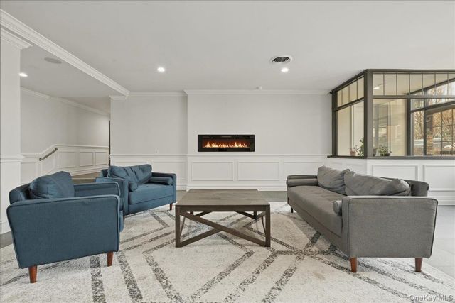 200 Atlantic Avenue Apartment 107, Lynbrook, NY 11563