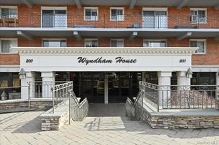 200 Atlantic Avenue Apartment 107, Lynbrook, NY 11563