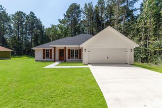 27 Maple Rd., Petal, MS 39465