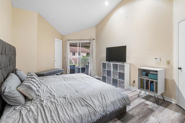 6626 Via Regina, Boca Raton, FL 33433