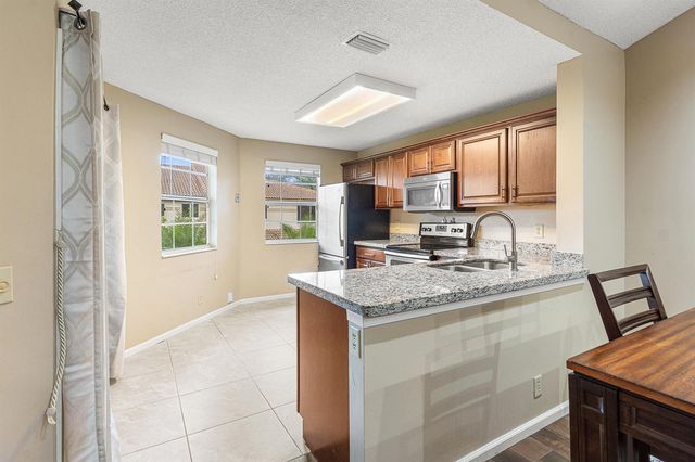 6626 Via Regina, Boca Raton, FL 33433