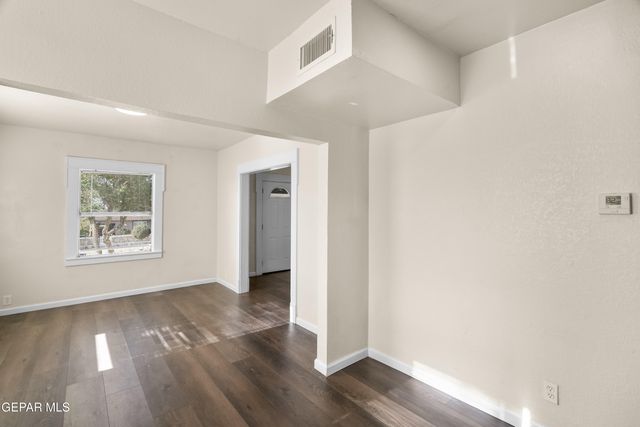 2721 SACRAMENTO Avenue, El Paso, TX 79930