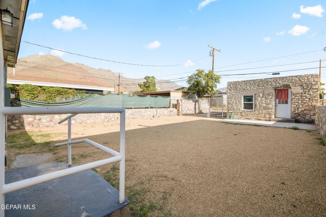 2721 SACRAMENTO Avenue, El Paso, TX 79930