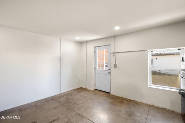 2721 SACRAMENTO Avenue, El Paso, TX 79930