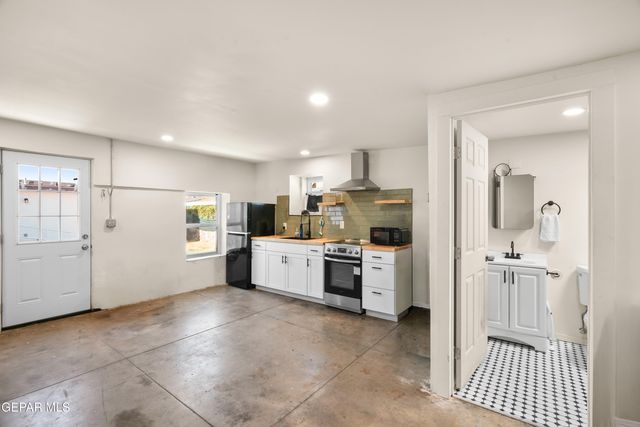 2721 SACRAMENTO Avenue, El Paso, TX 79930