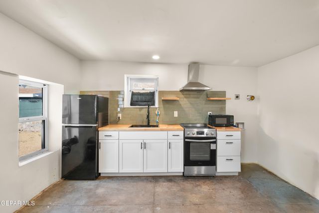 2721 SACRAMENTO Avenue, El Paso, TX 79930
