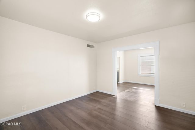 2721 SACRAMENTO Avenue, El Paso, TX 79930