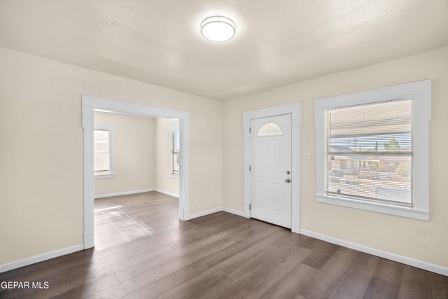 2721 SACRAMENTO Avenue, El Paso, TX 79930