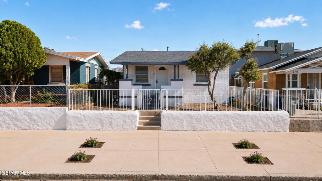 2721 SACRAMENTO Avenue, El Paso, TX 79930