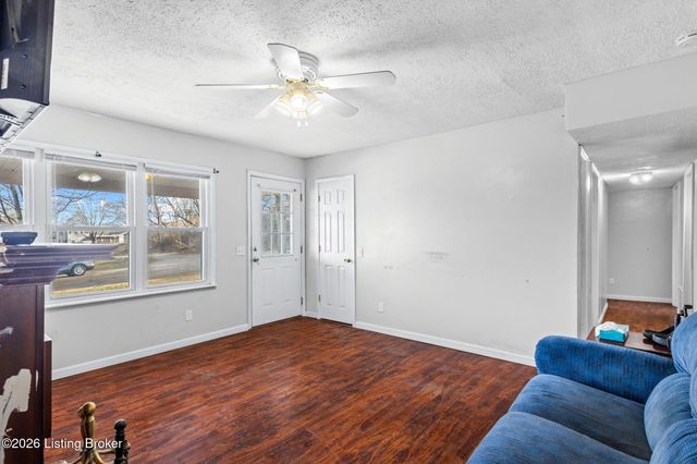 174 W Joyce Ln, Brooks, KY 40109